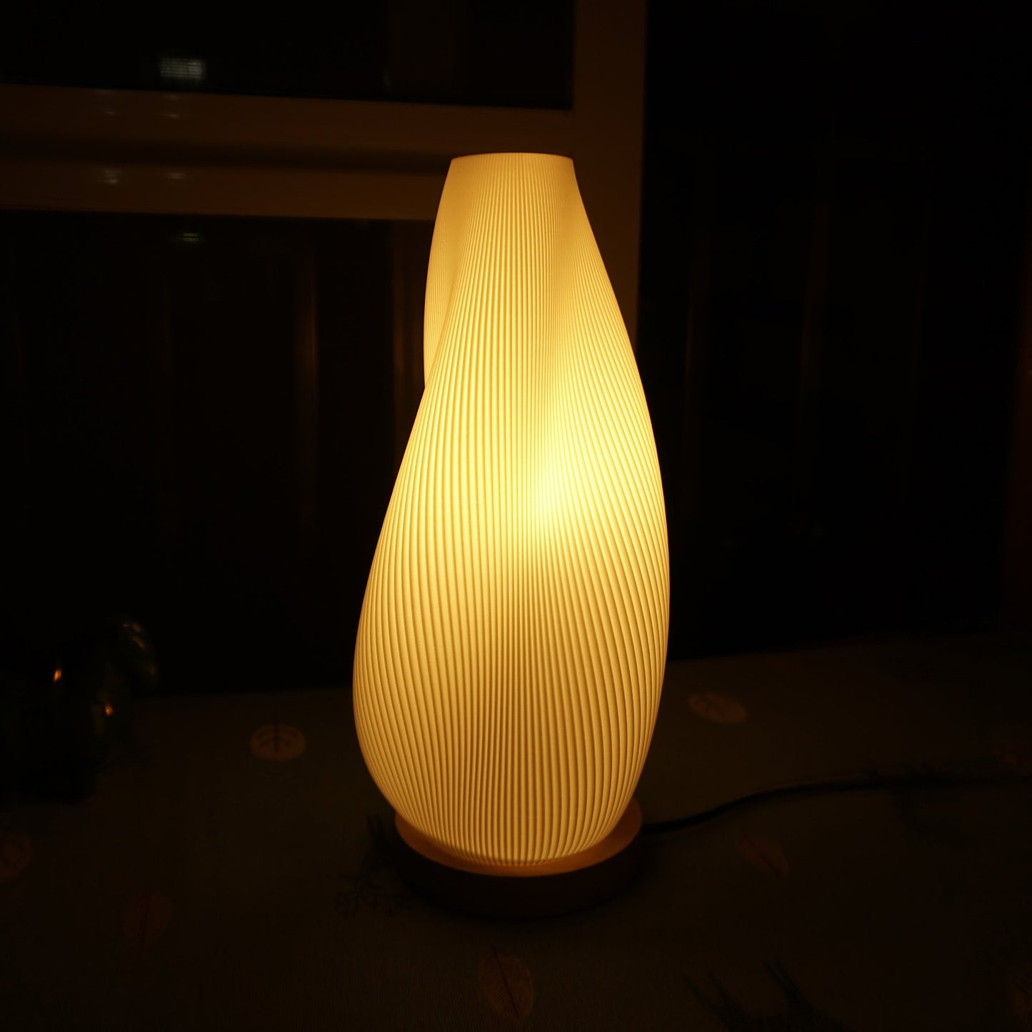 Fluid design lamp