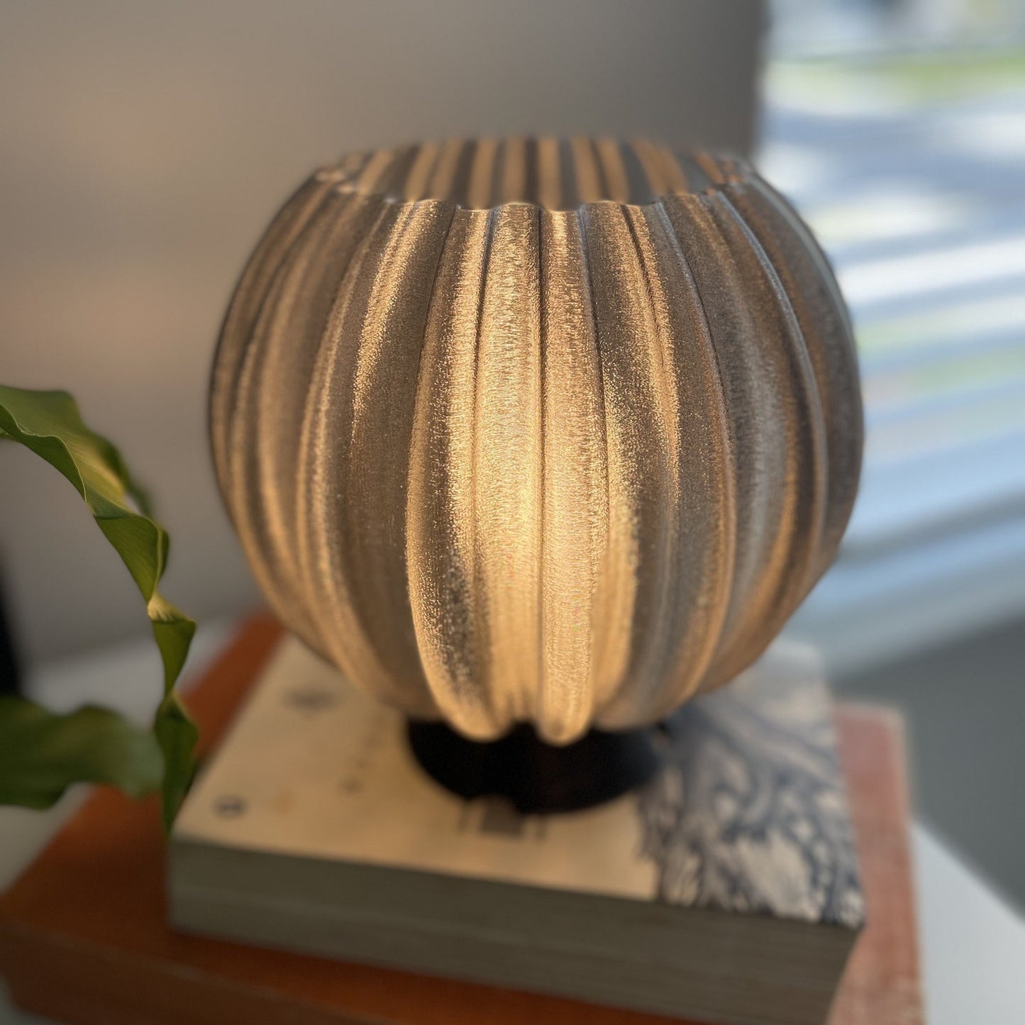 Sphere Crystal Table Lamp (Black Edition)